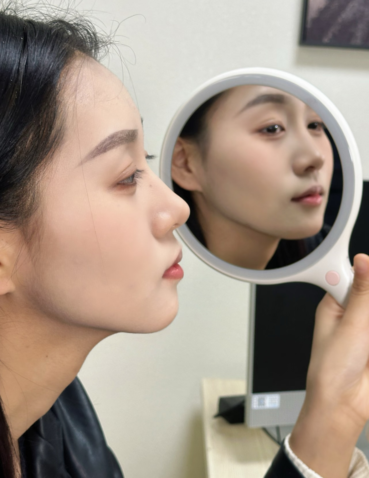 之前总觉得自己鼻子钝钝的侧面看少了点精致感
