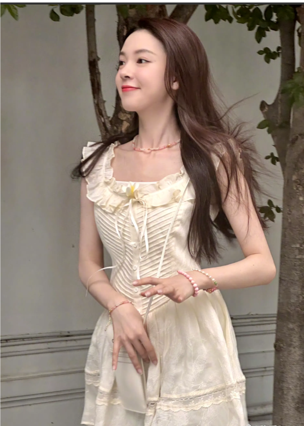 她是唯一演配角却胜过主角刘亦菲的女明星,比刘亦菲看起来年轻20岁.