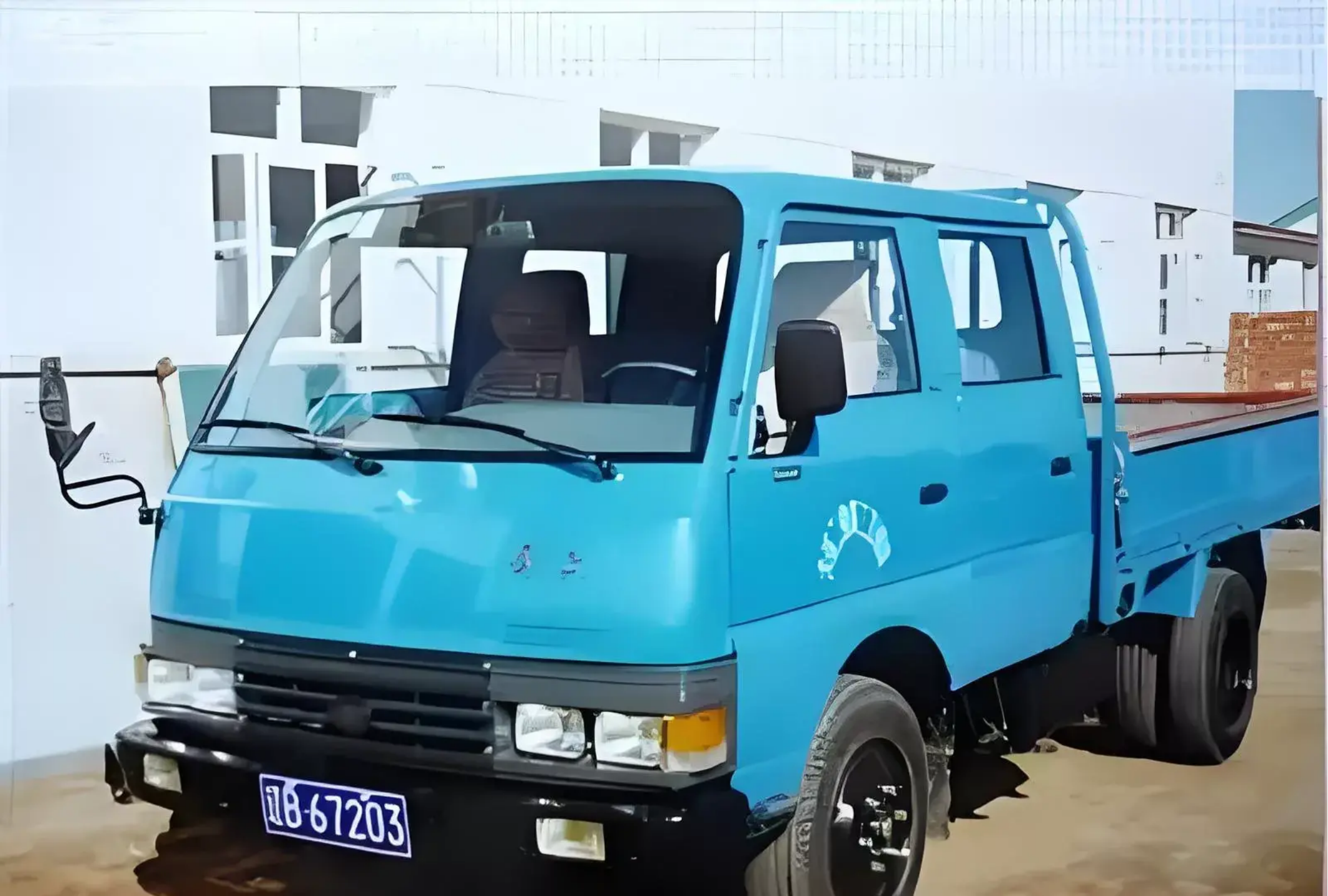 在90年代,金杯乘用车是丰田海狮的技术,五十铃技术则主导了国内的客