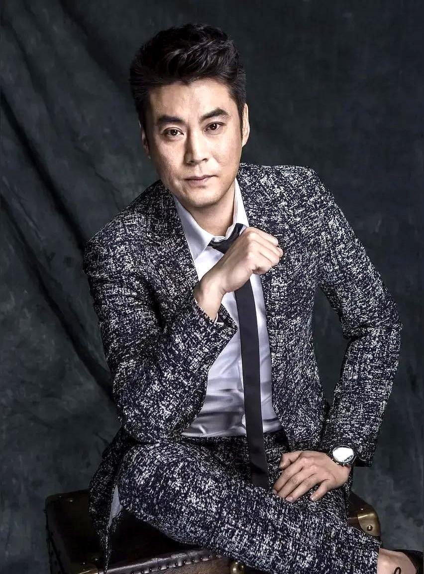 天津人民艺术剧院演员唐旭一家子挺有意思的