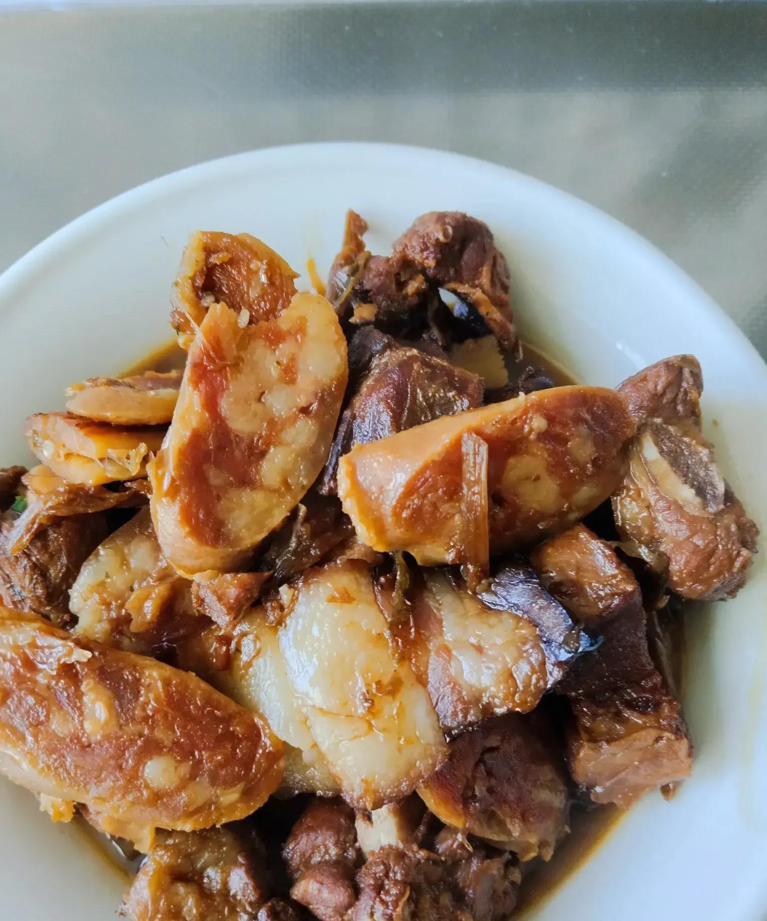 进入厨房准备早餐泡了两碗奶粉麦片还有老公从食堂买回来的糍饭糕