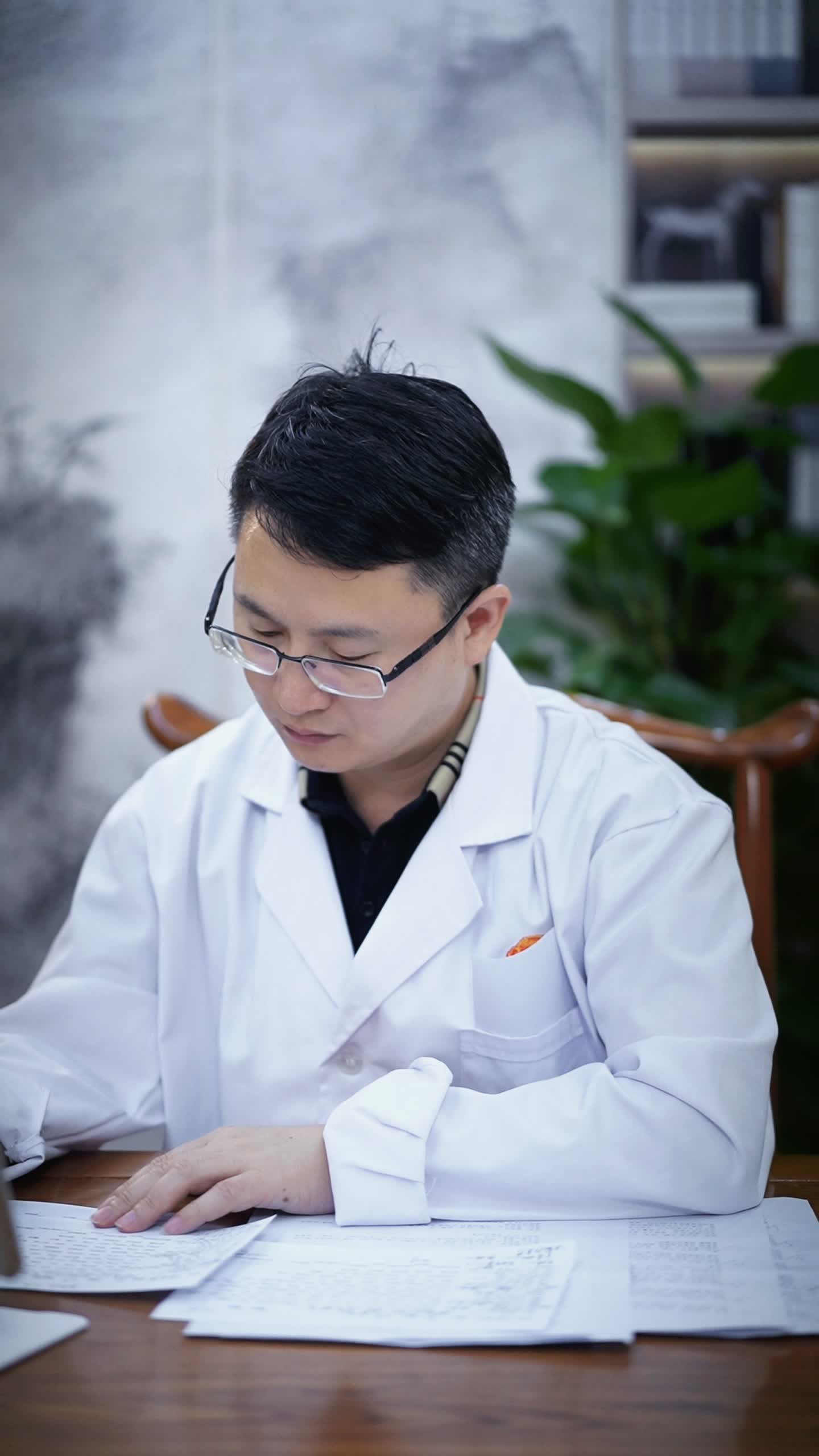 慢阻肺就是被痰包堵住了,通开就好了,并非无药可治