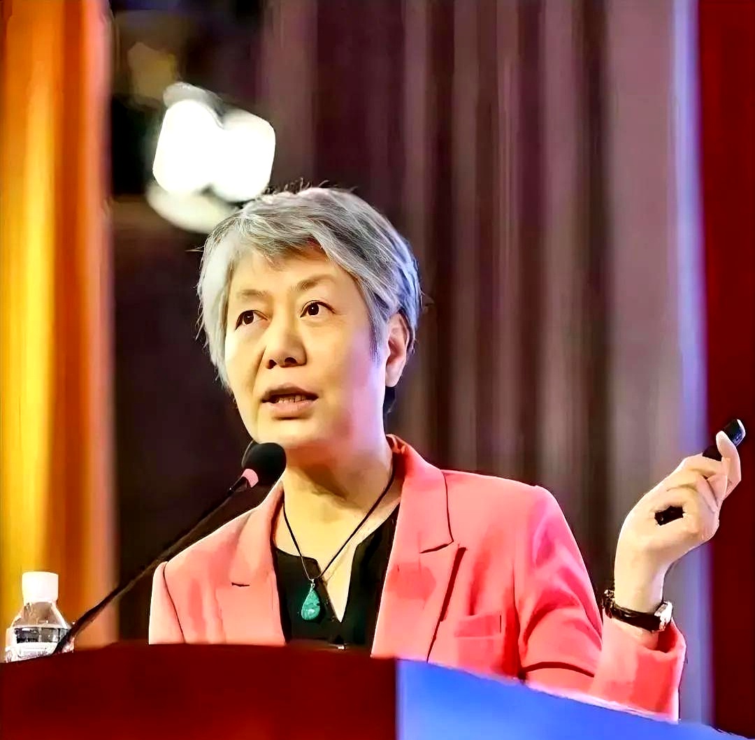 养育孩子要看年龄,心理学教授李玫瑾曾说,孩子3到6岁是性格和习惯养成