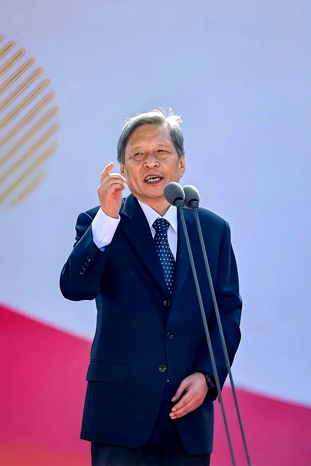 王树国校长说过,学习是老师教,同学们学,但