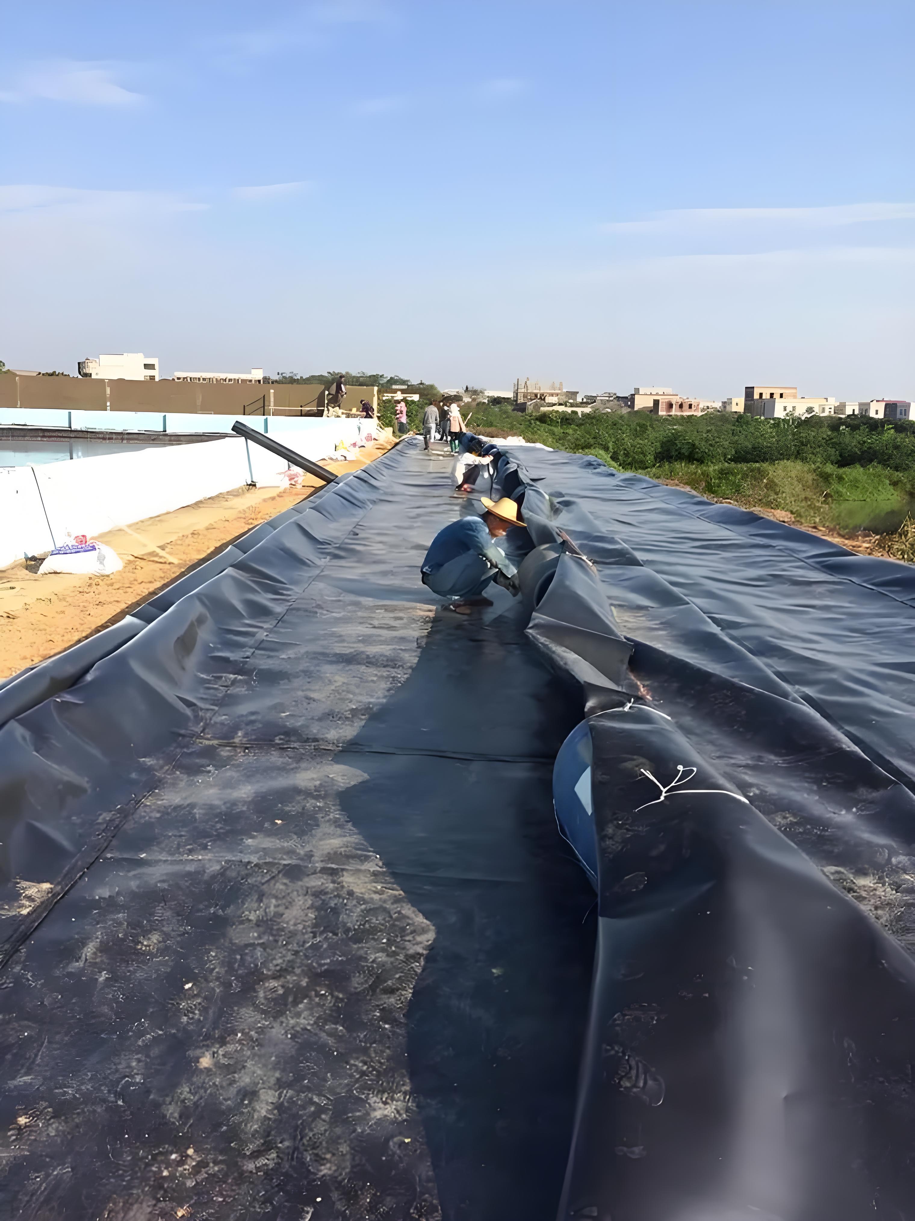 5mm高密度耐用池塘膜作为一种专为水产养殖设计的高性能材料其核心