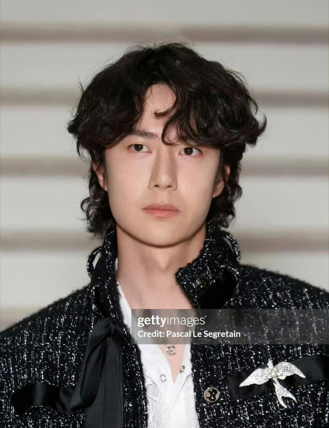 不管王一博是不是你的菜,在给香奈儿做代言这个事情上,老易觉得王一博