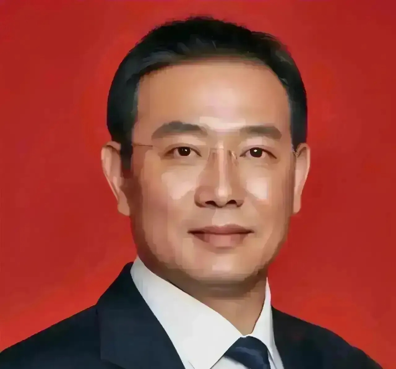 什么叫人情世故 酒桌上有人夹菜就转桌,领导咳嗽两