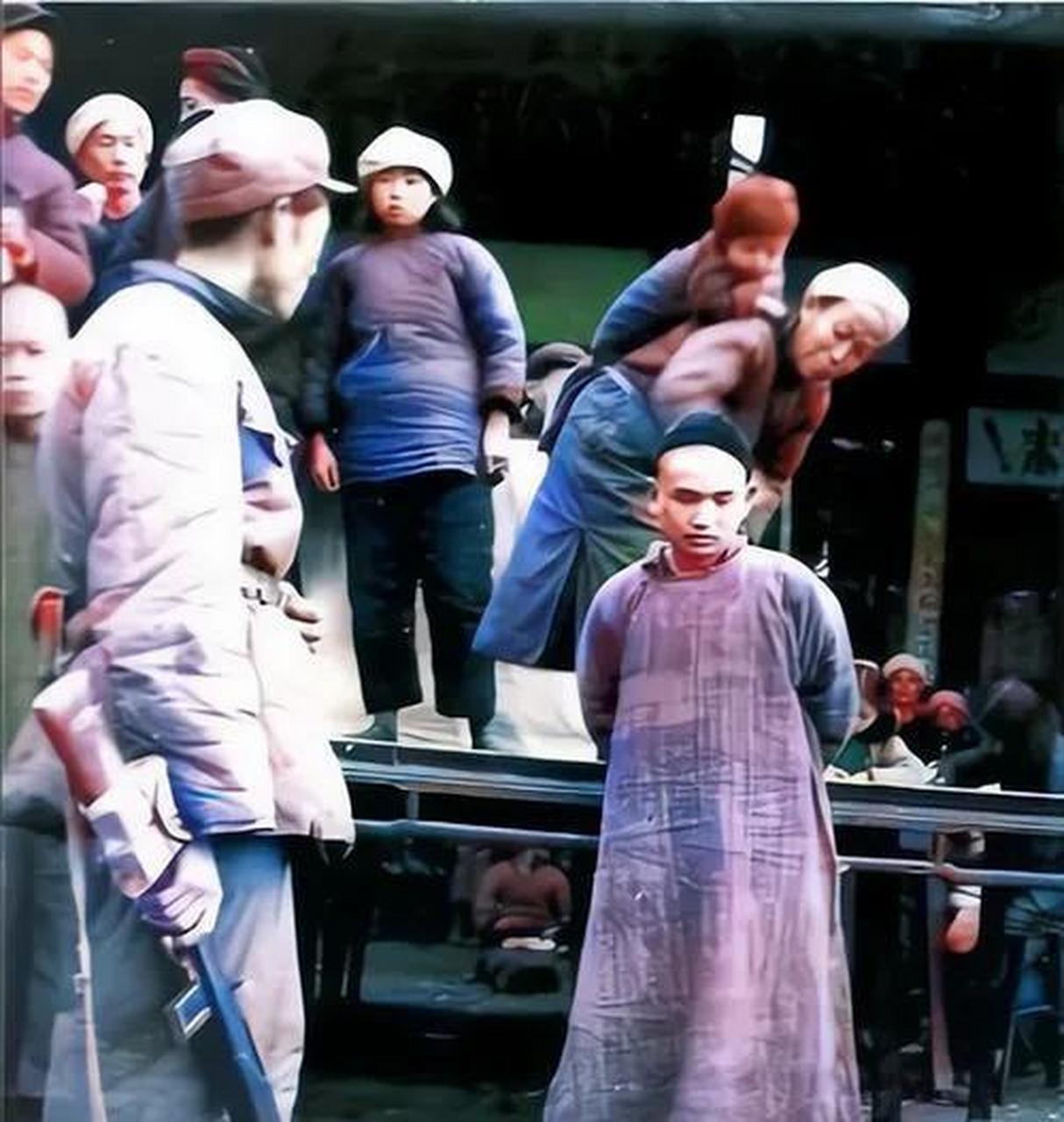 50年代初,山西"斗地主"的真实留影.