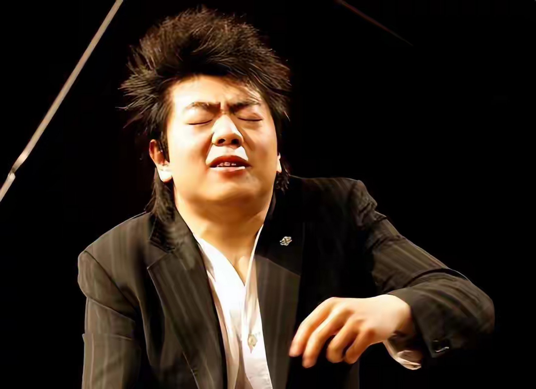 著名钢琴家郎朗与夫人吉娜的照片.