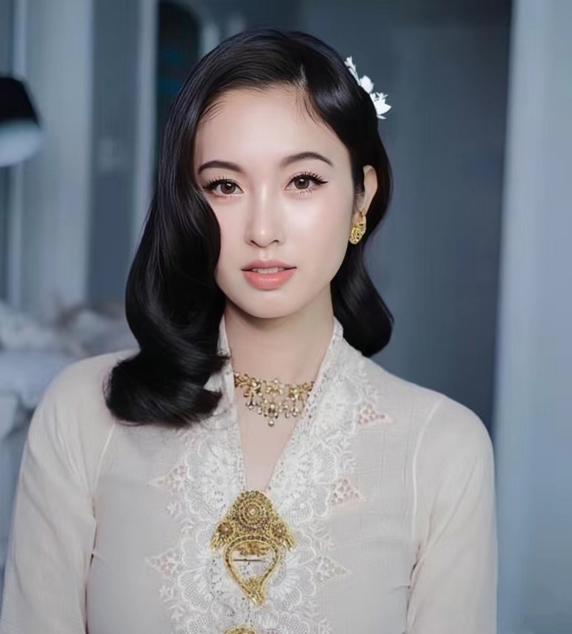 泰国最美变性人宝儿和富商丈夫共同出席好友的留影.