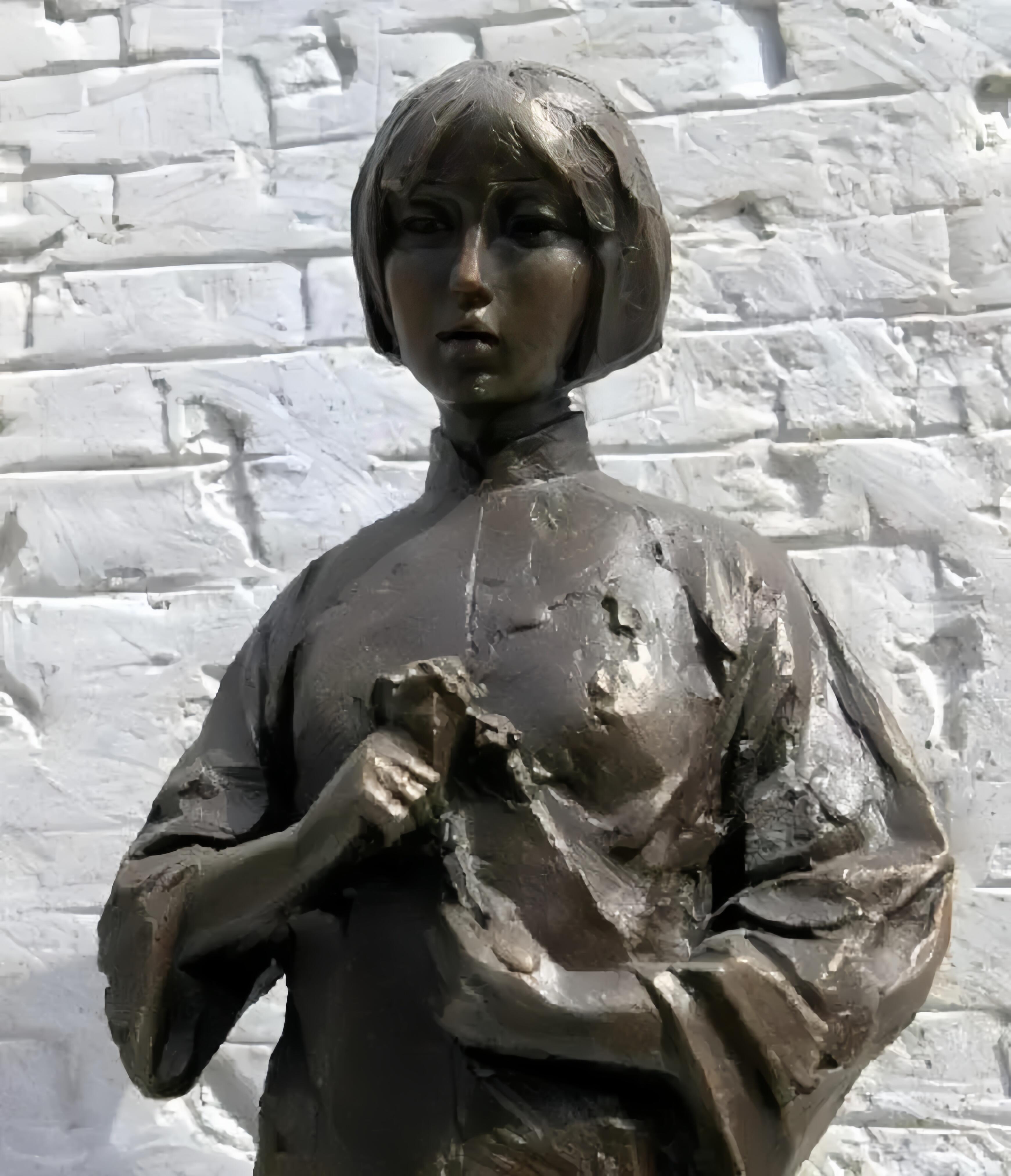 她被日本人活埋,但埋到胸部,又被挖了出来 1940年,一名18岁的女战士被