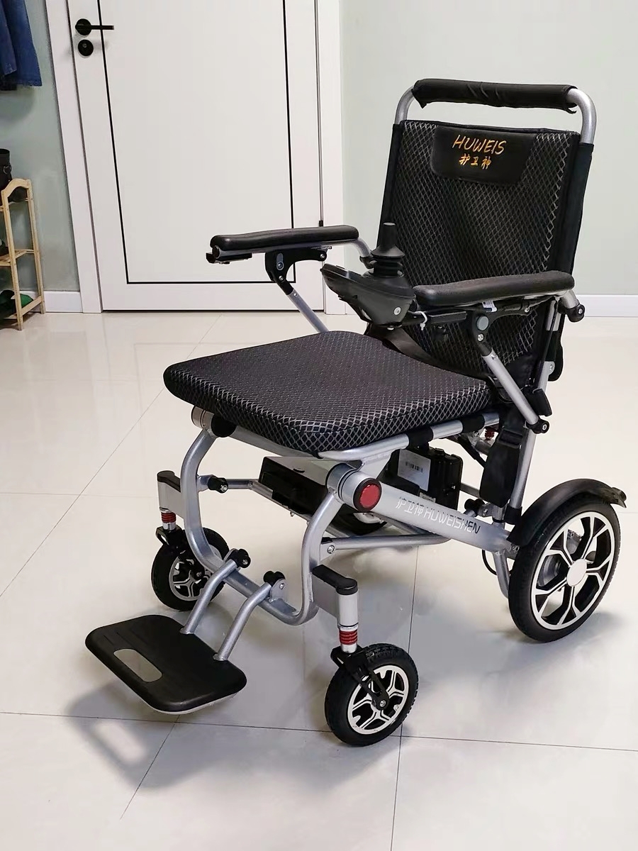 翻车的原因,不是因为轮椅重量太沉,搬不动,就是车架支撑管太薄,磕一