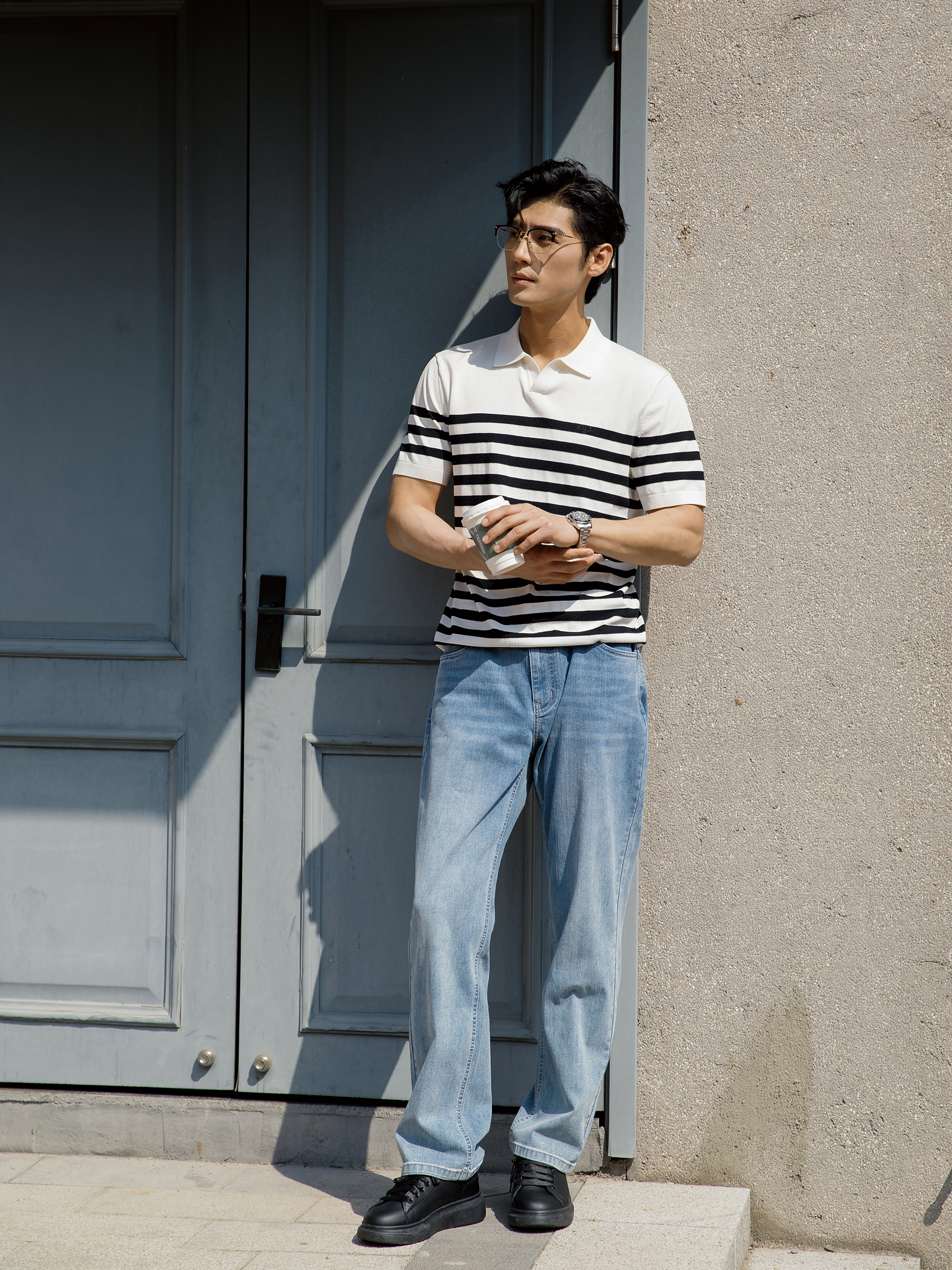 优雅自带风格 以简约姿态跃入盛夏时序 #卓凡尼华伦天奴# #男士穿搭