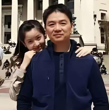 刘强东和章泽天结婚10年,10年前的他们和10年后的两人