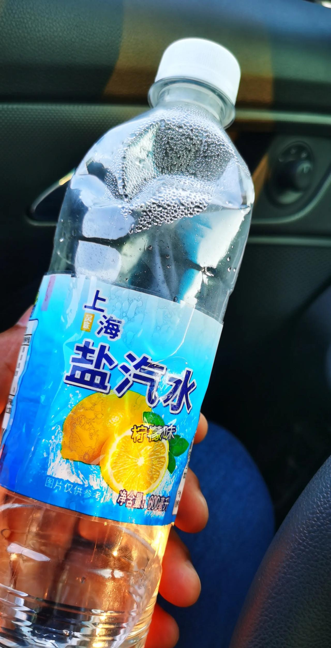 蚌埠产的上海盐汽水口感一般,不过在皖北一带,这两年到了夏天真是火得