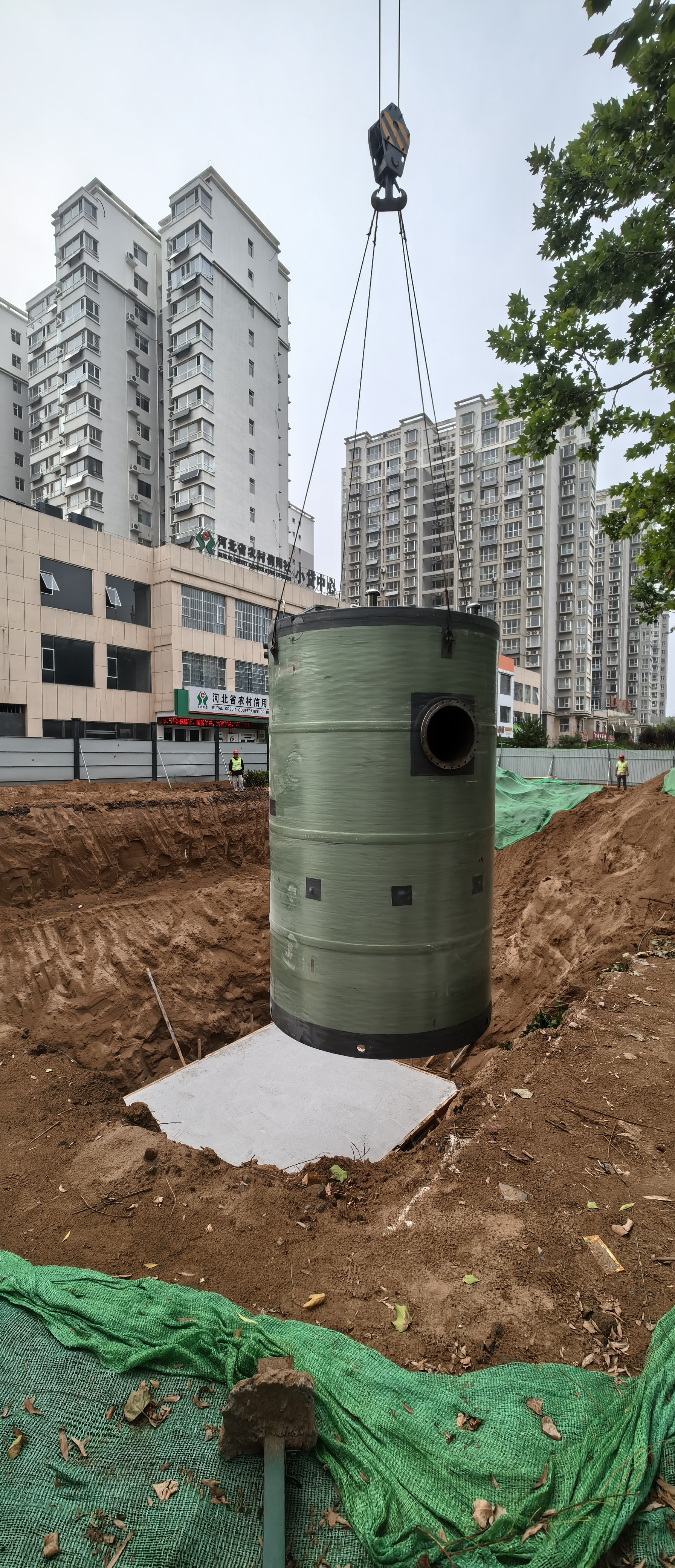 是将水泵,管路,控制系统,井筒等核心部件在工厂预制集成的排水设备,以