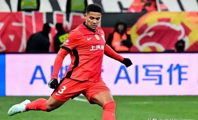 首先,蒋光太的表现无疑是中国足球归化球员的典范