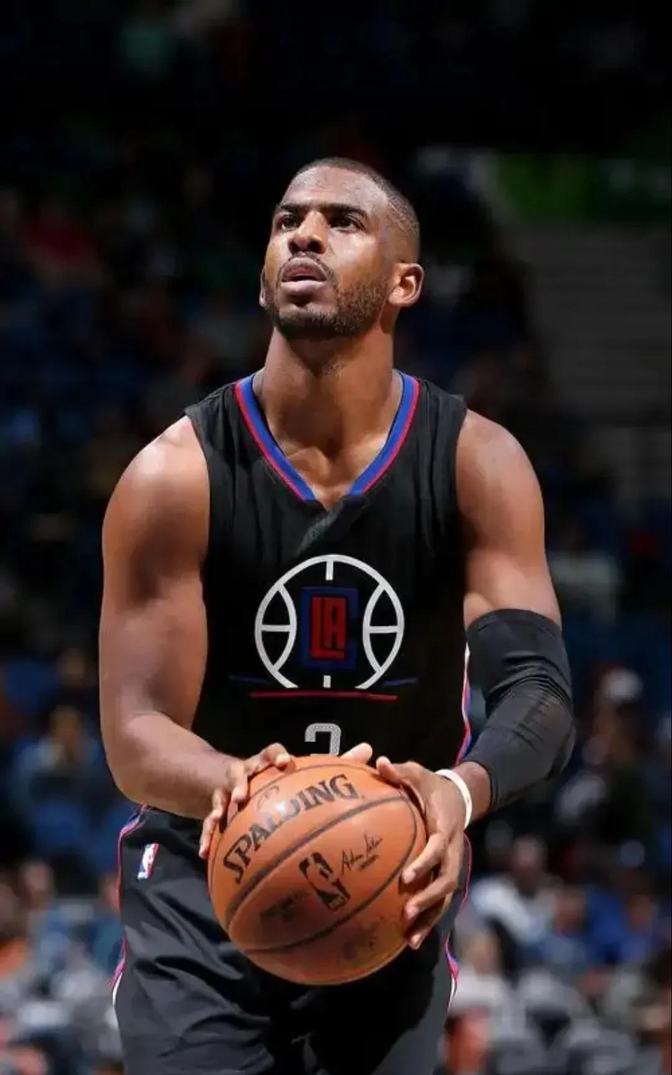 克里斯保罗真的是没有自知之明,你来快船还要争什么首发呀!