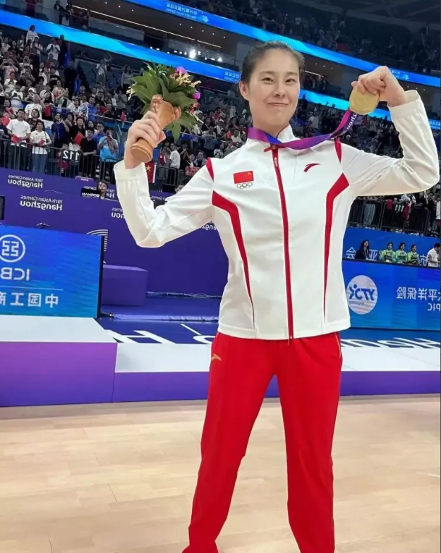 王思雨出生于山东烟台,六岁时就来到上海生活,所以也算是半个上海人