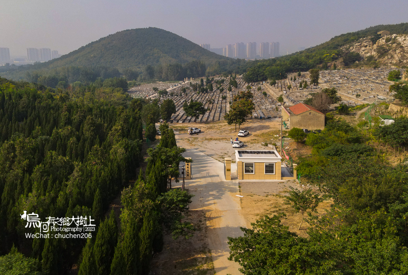 位于公墓里的徐州拖龙山汉墓