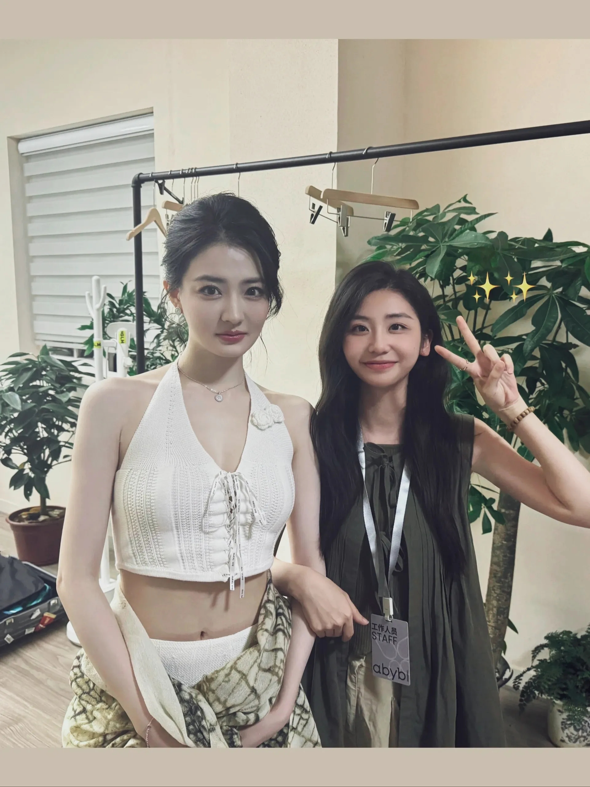 好美啊 徐璐,明媚大气,明目皓齿.五官精致立体.皮肤白的发光