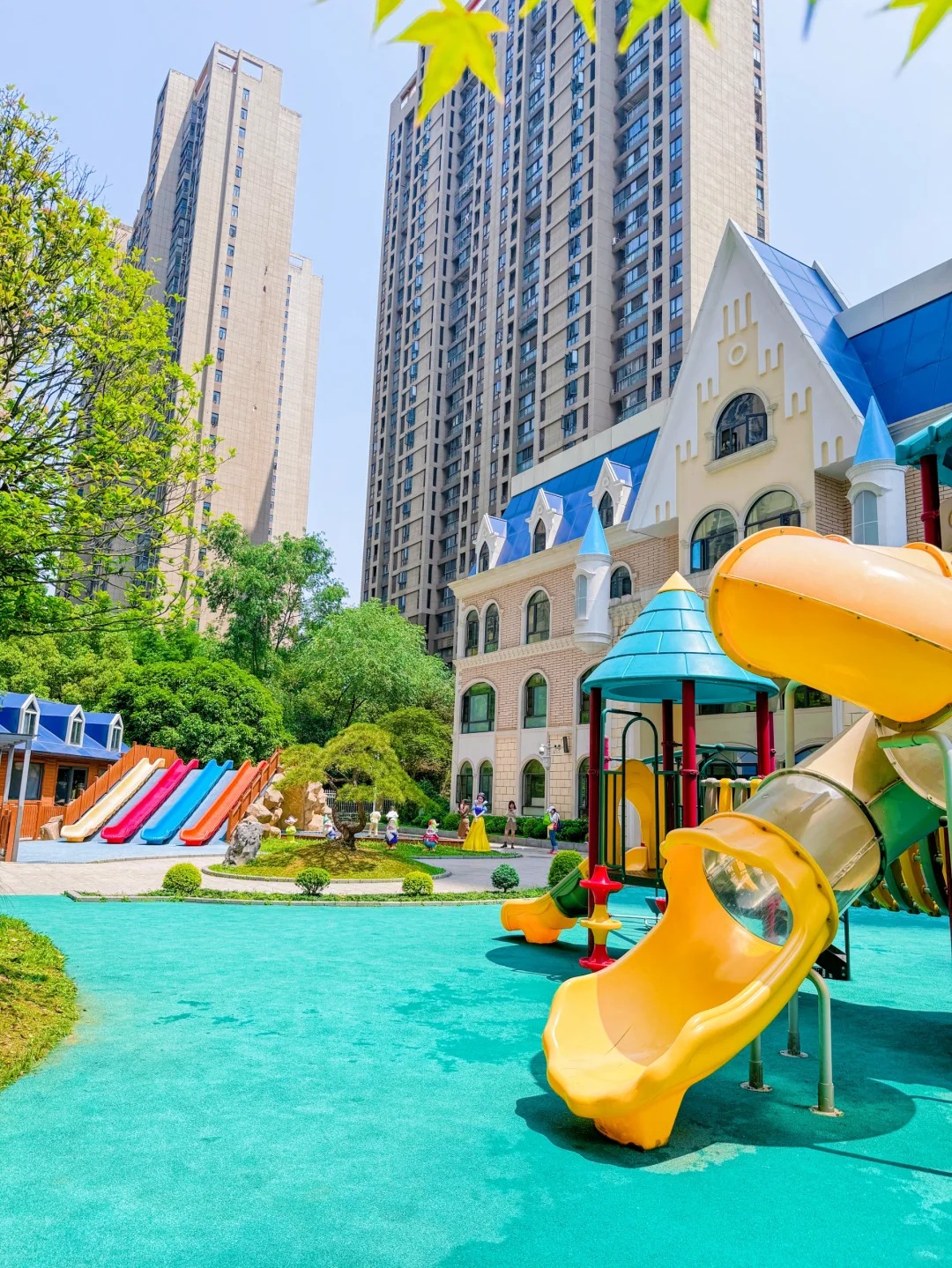 为了让咱们宝贝们在幼儿园里健康成长,国家有一套超级详细的指导原则