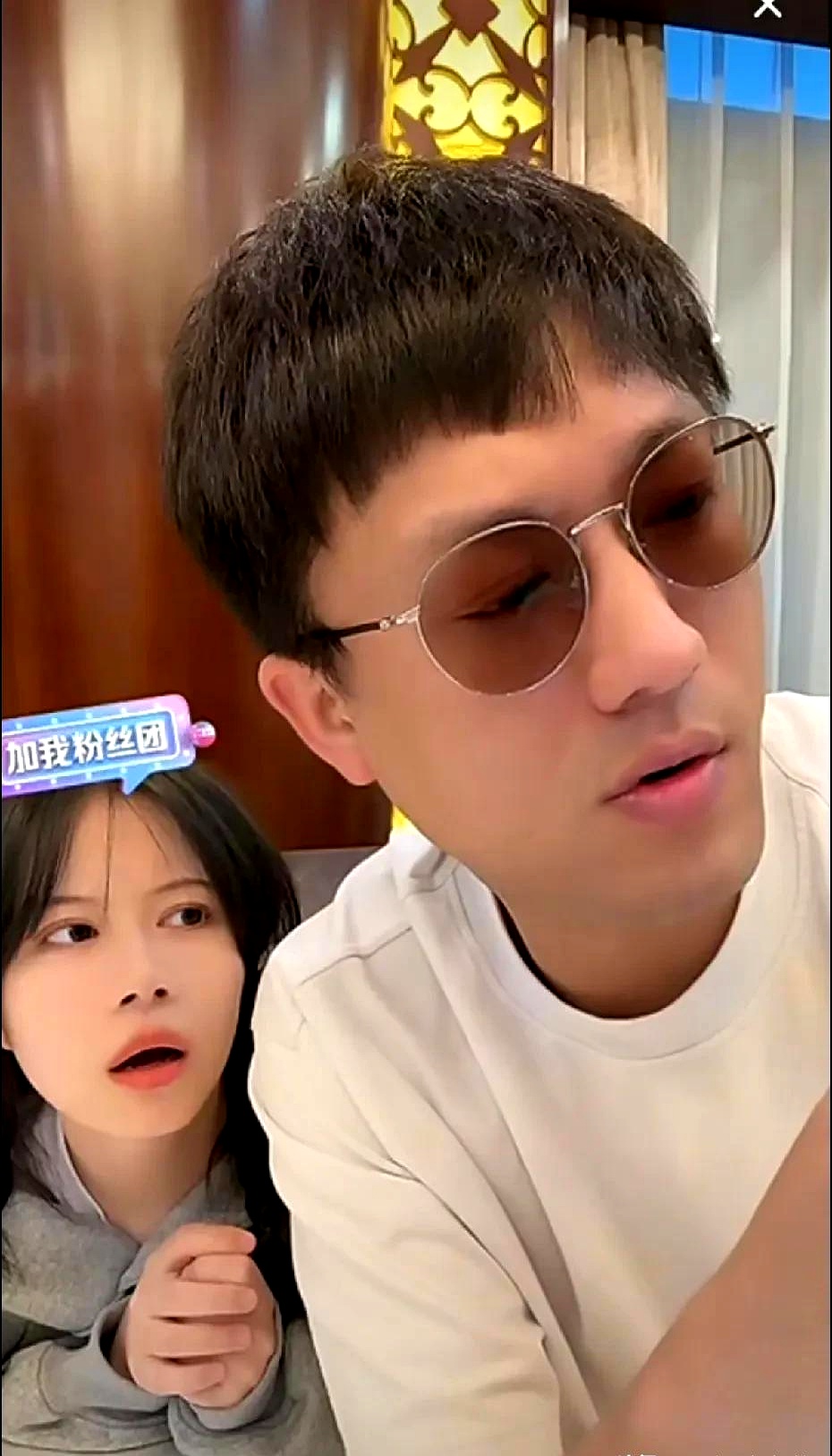 二饼力哥把三弦往肩上一扛,专业赛道的票数就跟过