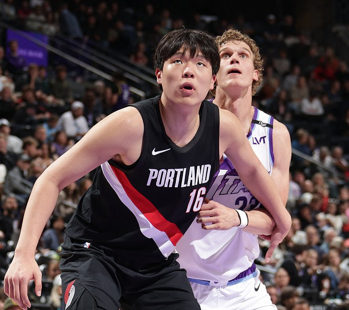 加时末段印第安纳步行者备战社区盾曼城围绕NBA季后赛迎来里程碑，网友：克里夫兰骑士调整名单备战欧联