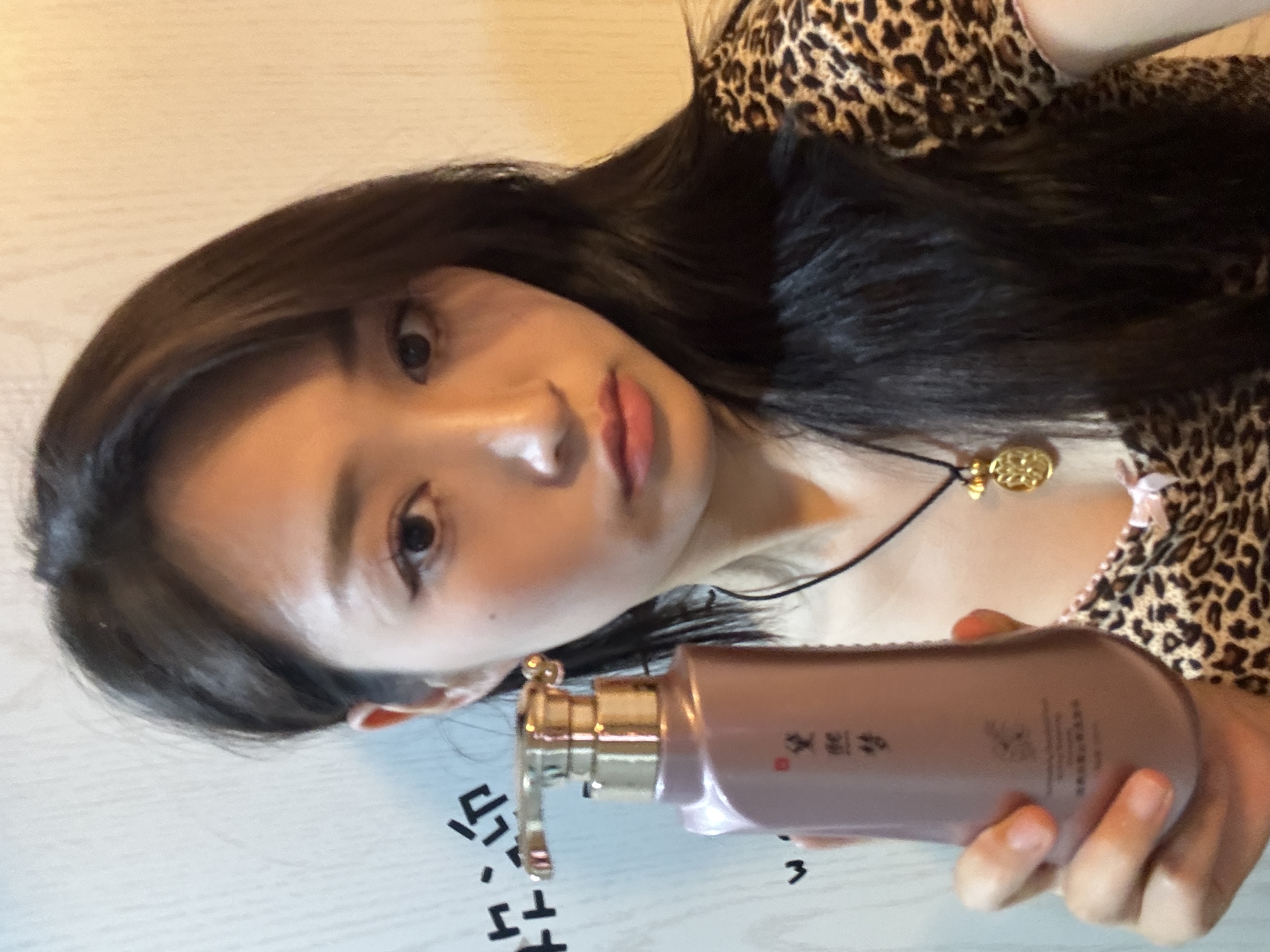 长久以来,头皮屑成了我日常中的一大烦恼,那些细微