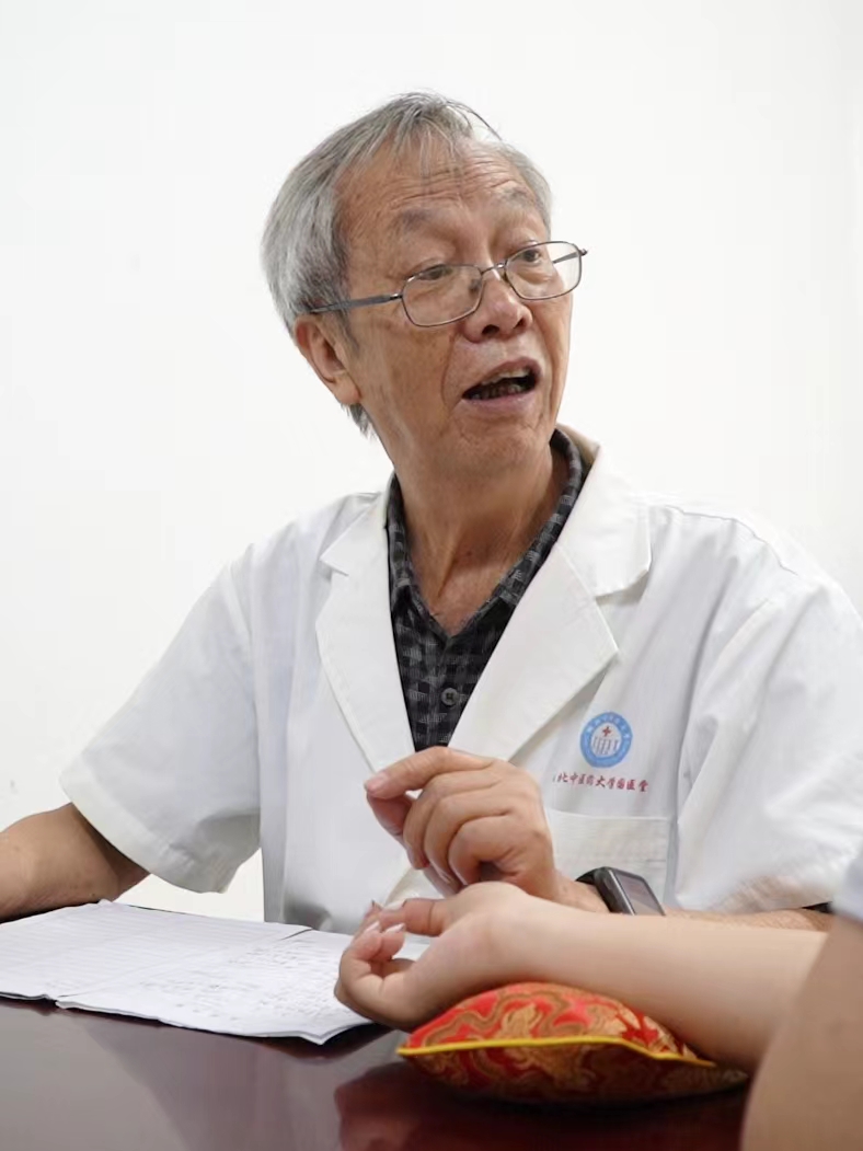 精神分裂的孩子,是五脏有火了,不能吃西药强压