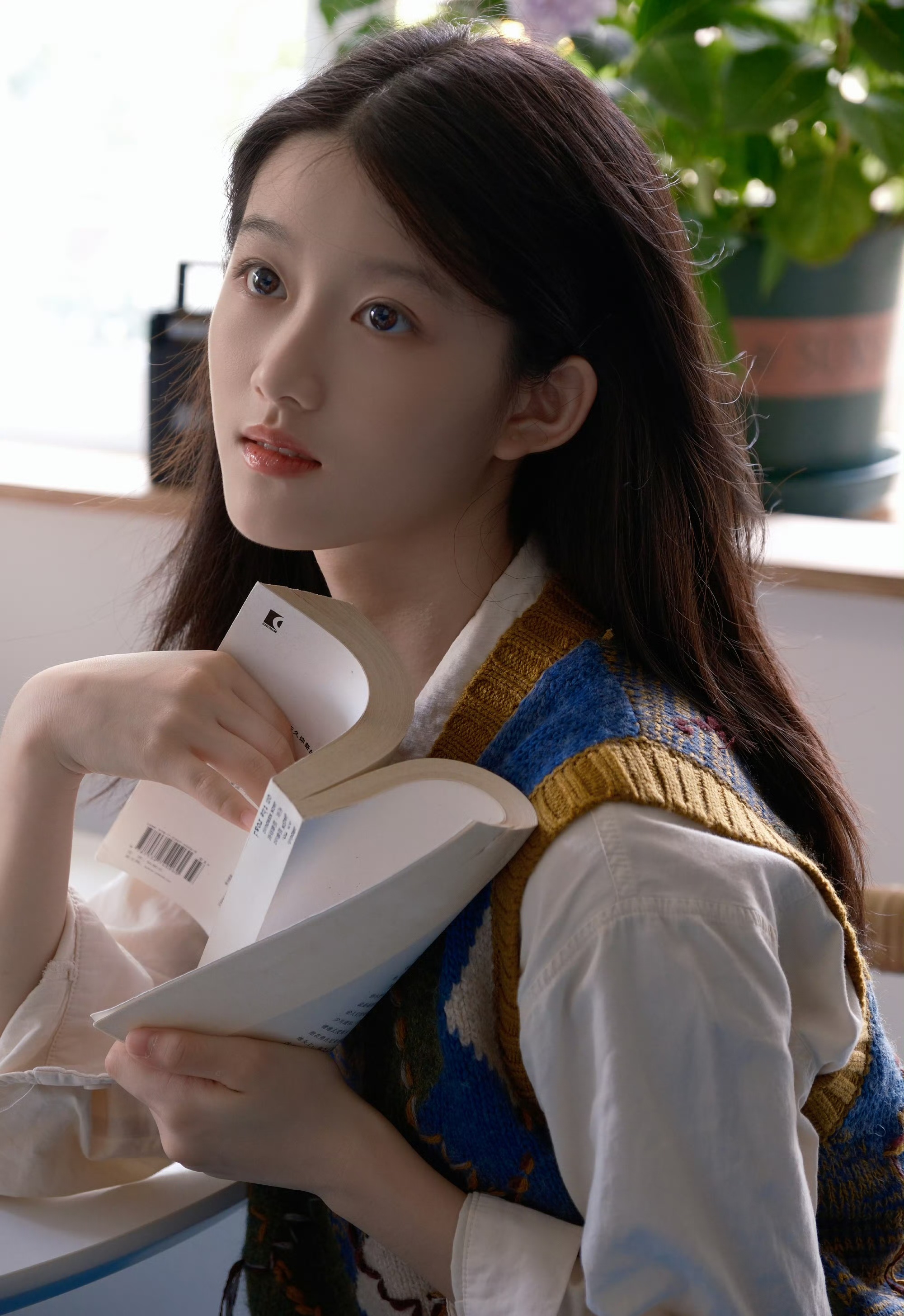 在演艺圈这个高手如云的战场上00后新生代演员们正以破竹之势崛起