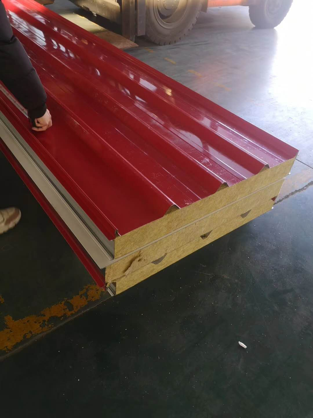 超赞的彩钢聚氨酯复合板 宝子们,今天来给大家分享一种超棒的建筑材料