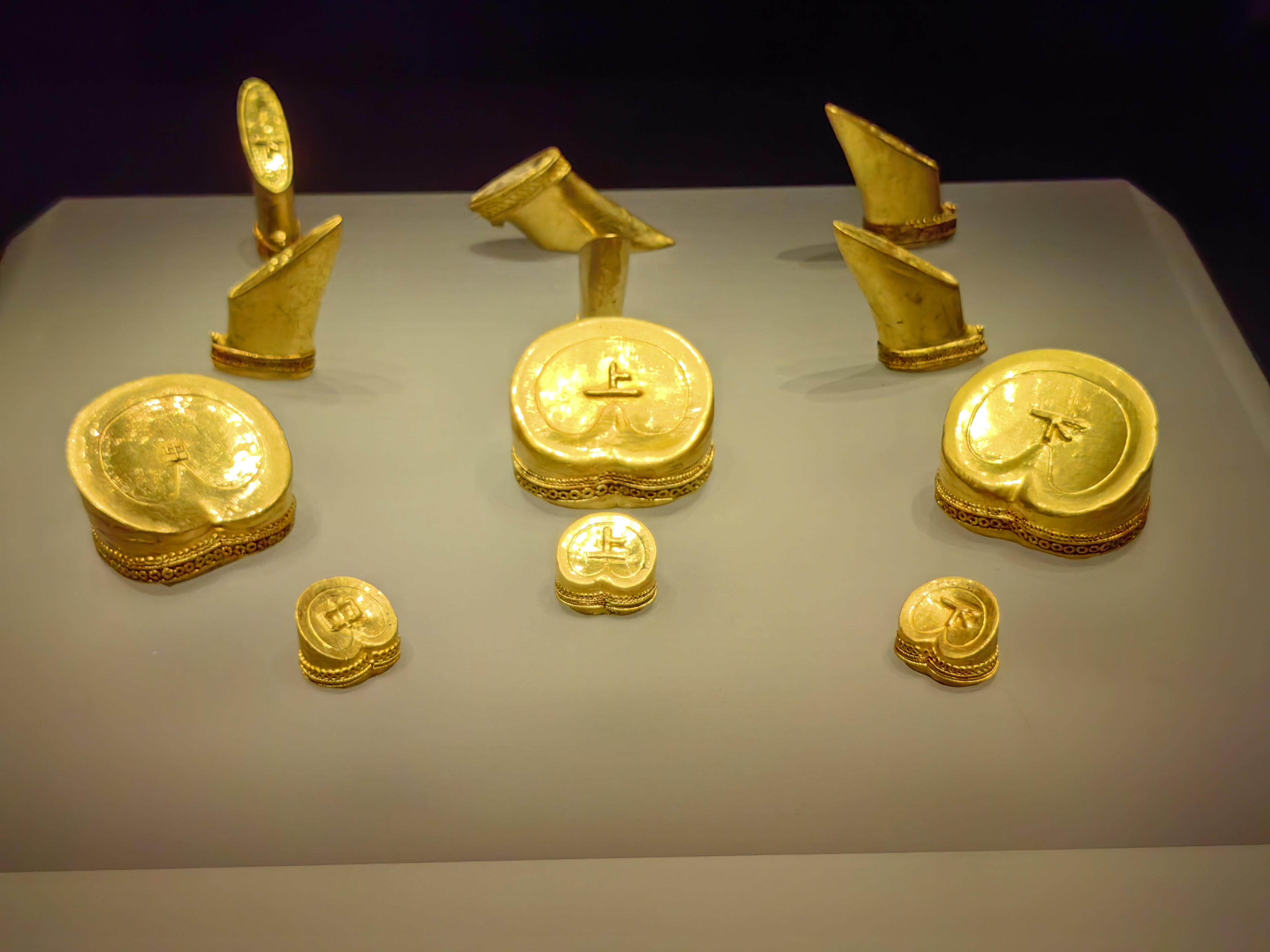 海昏侯刘贺:当了27天皇帝,墓葬240多斤黄金