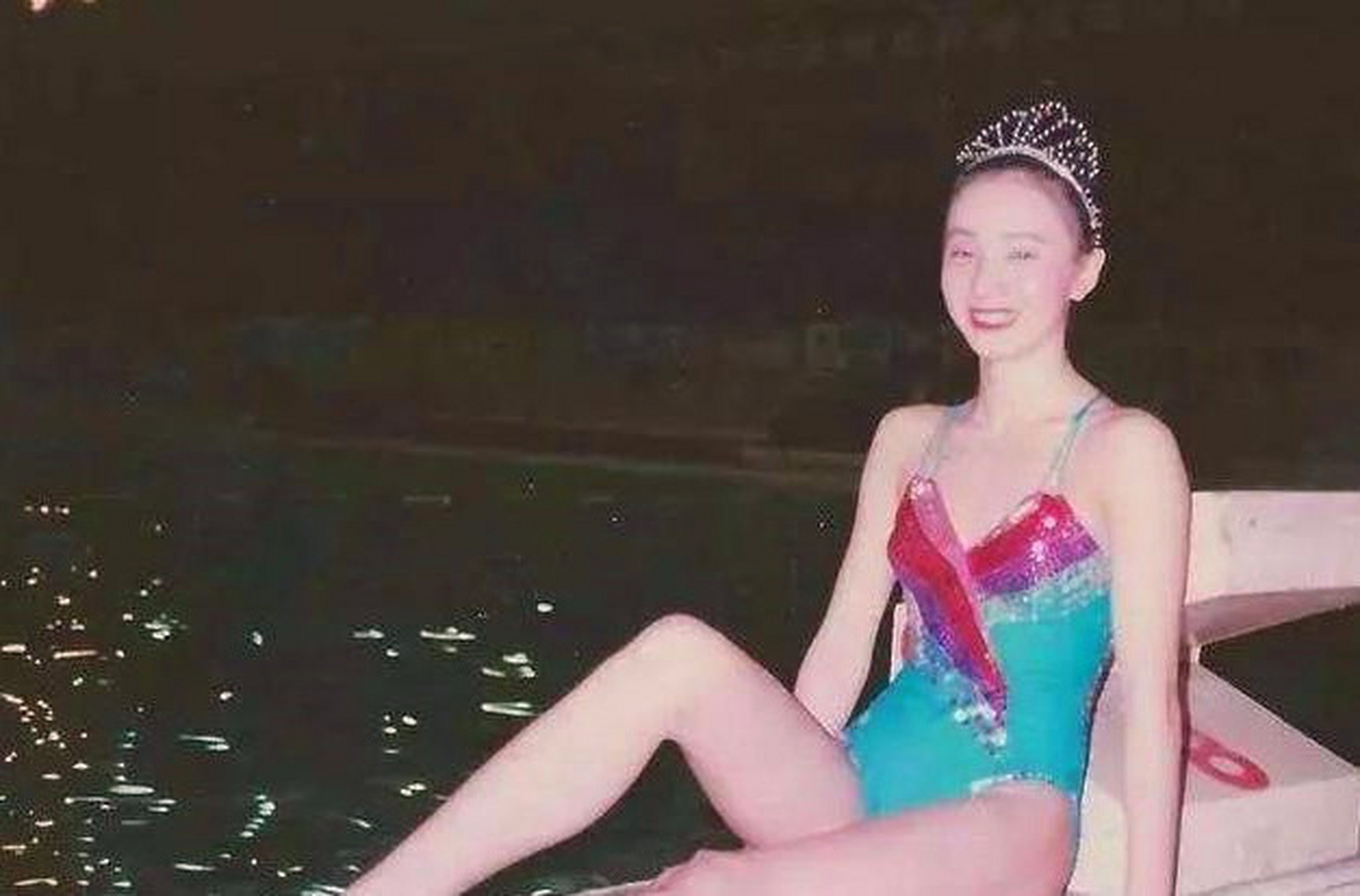 这位陶虹在获金鸡奖前,以前是11年花样游泳运动员,22岁那年退役了.