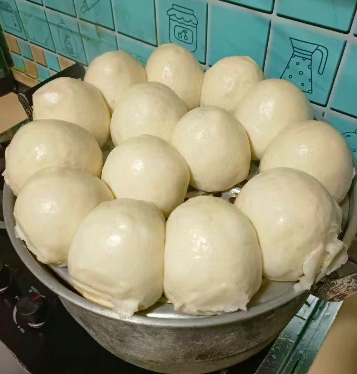 一对又白又大的馒头视频