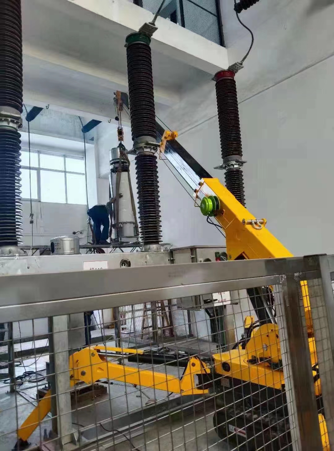 往往被用于室内玻璃安装,钢结构吊装,幕墙安装,建筑施工等等#蜘蛛吊车