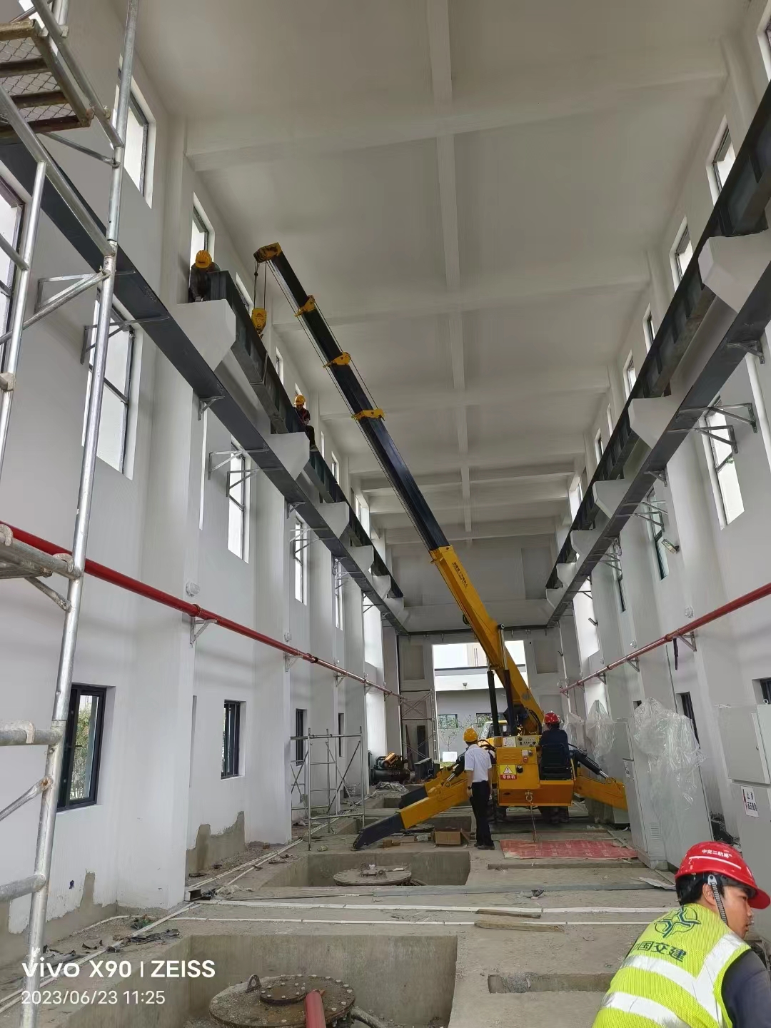 往往被用于室内玻璃安装,钢结构吊装,幕墙安装,建筑施工等等#蜘蛛吊车