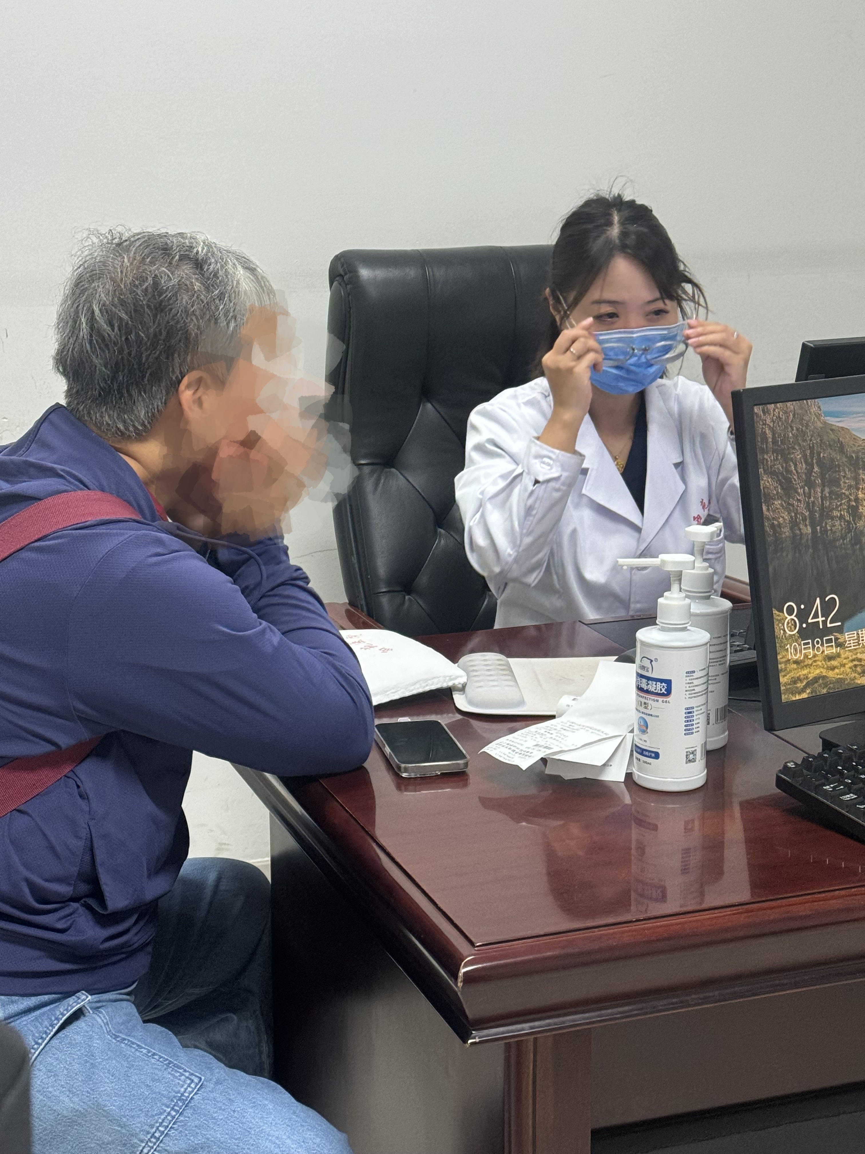 关于中国中医科学院西苑医院"华西医院黄牛怎么挂的号"的信息