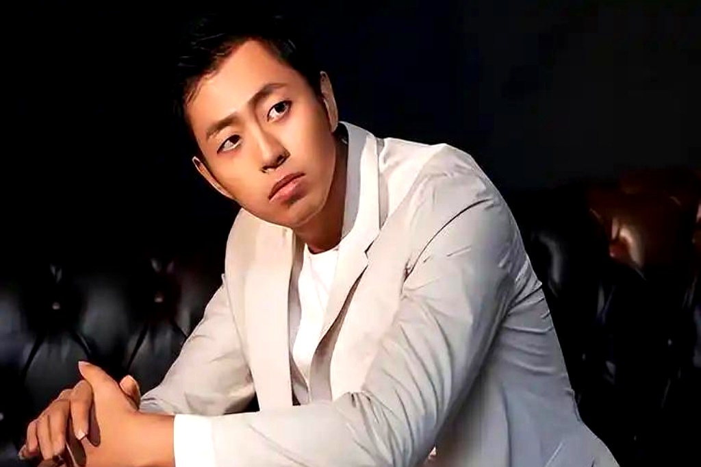 43岁的"水哥"王昱珩再次引起热议