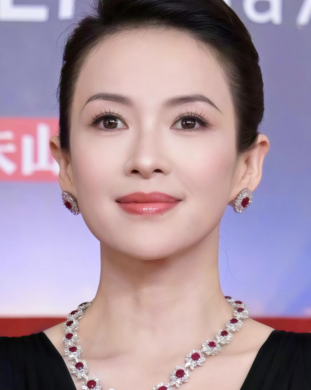 章子怡和撒贝宁那段恋情,虽然短得像夏天的冰棍,化得快,但当时两人那