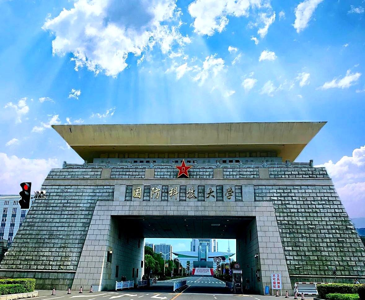 儿子高考完估分如下:数学126,语文116,英语127,物理9