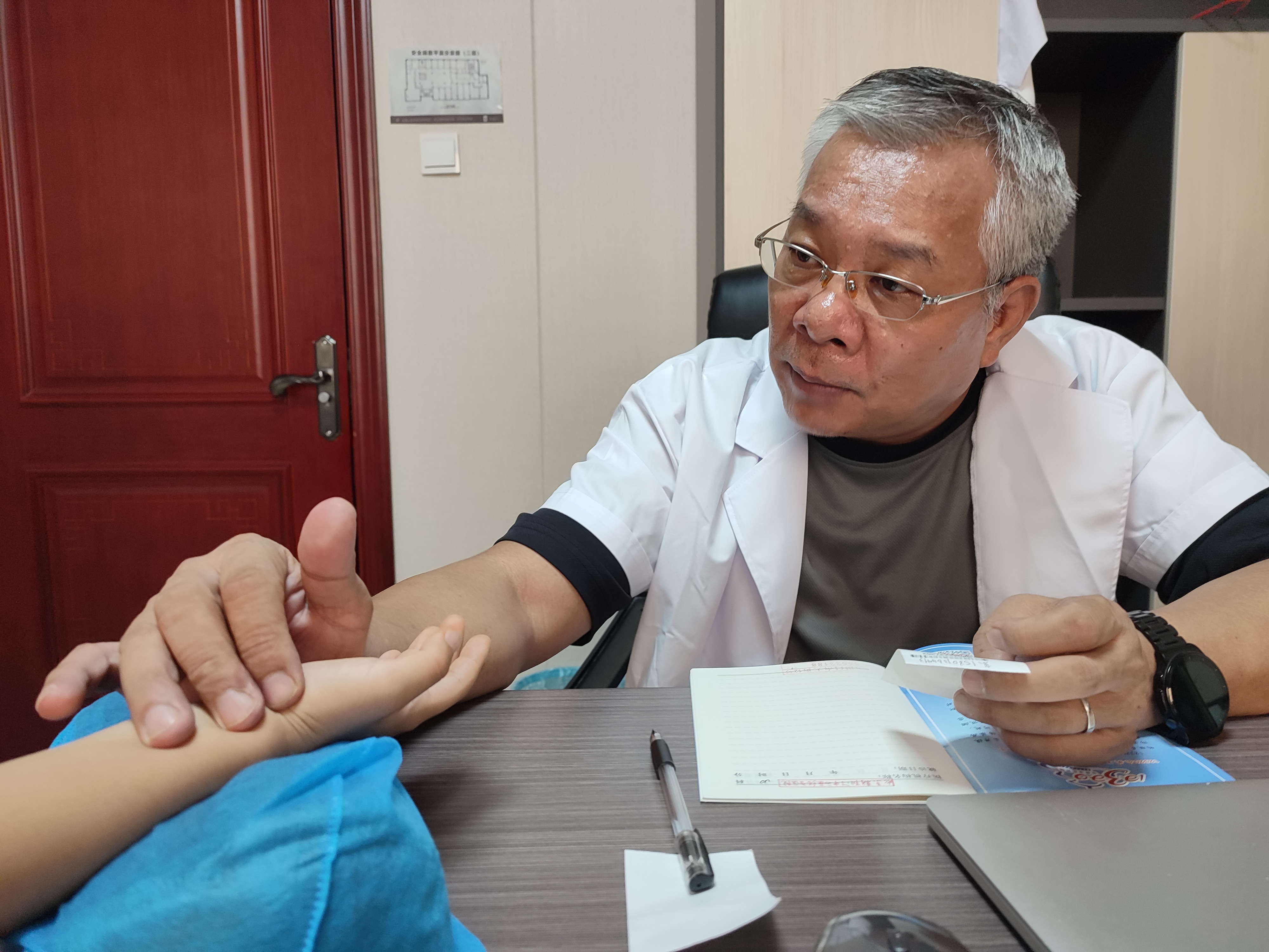 包含阜外醫院先生醫生問診黃牛隨時幫患者掛號的詞條 包含阜外醫院先生醫生問診黃牛隨時幫患者掛號的詞條