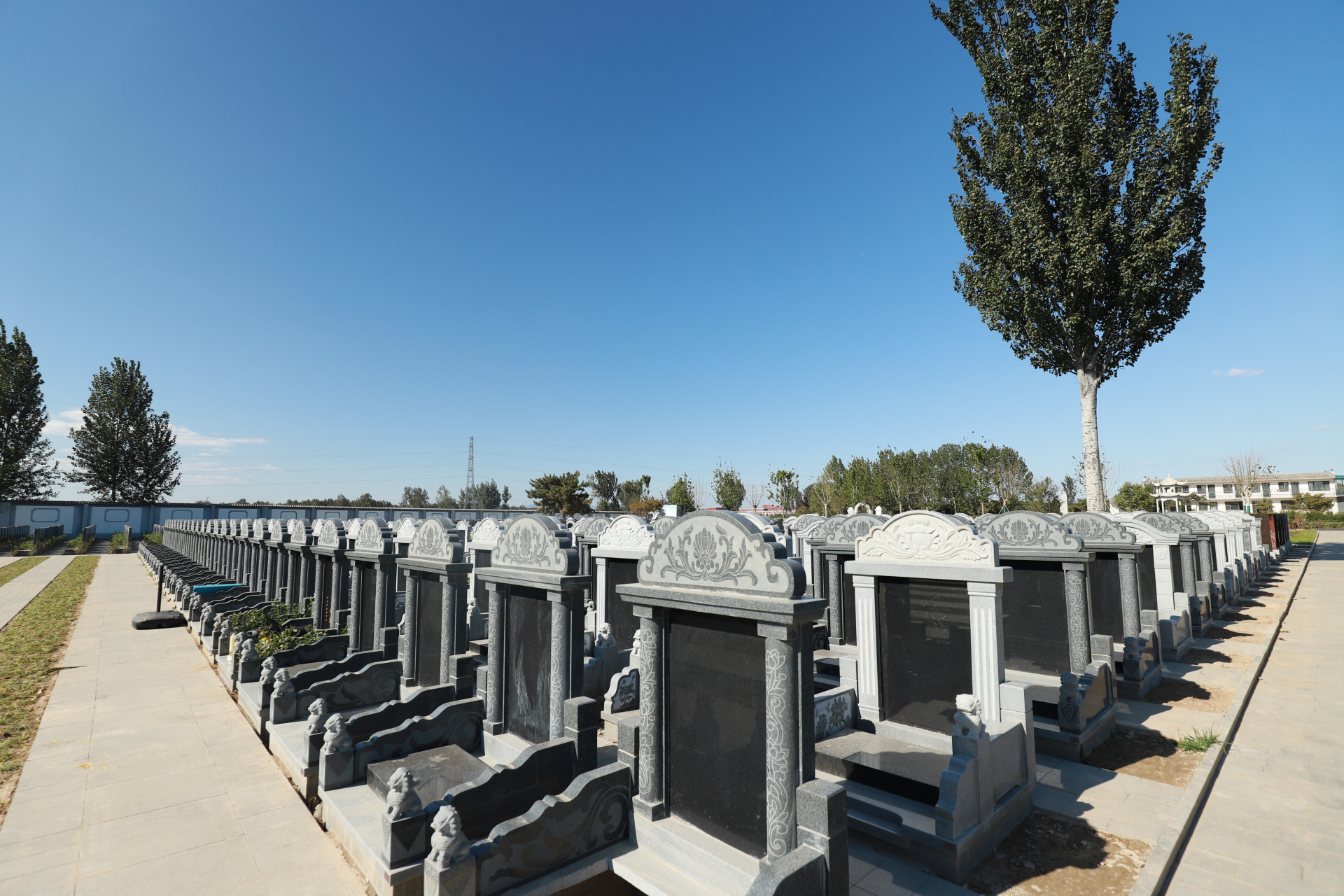 永安陵园最新墓地价格统计一览 永安陵园位于河北省保定市涿州市刁窝