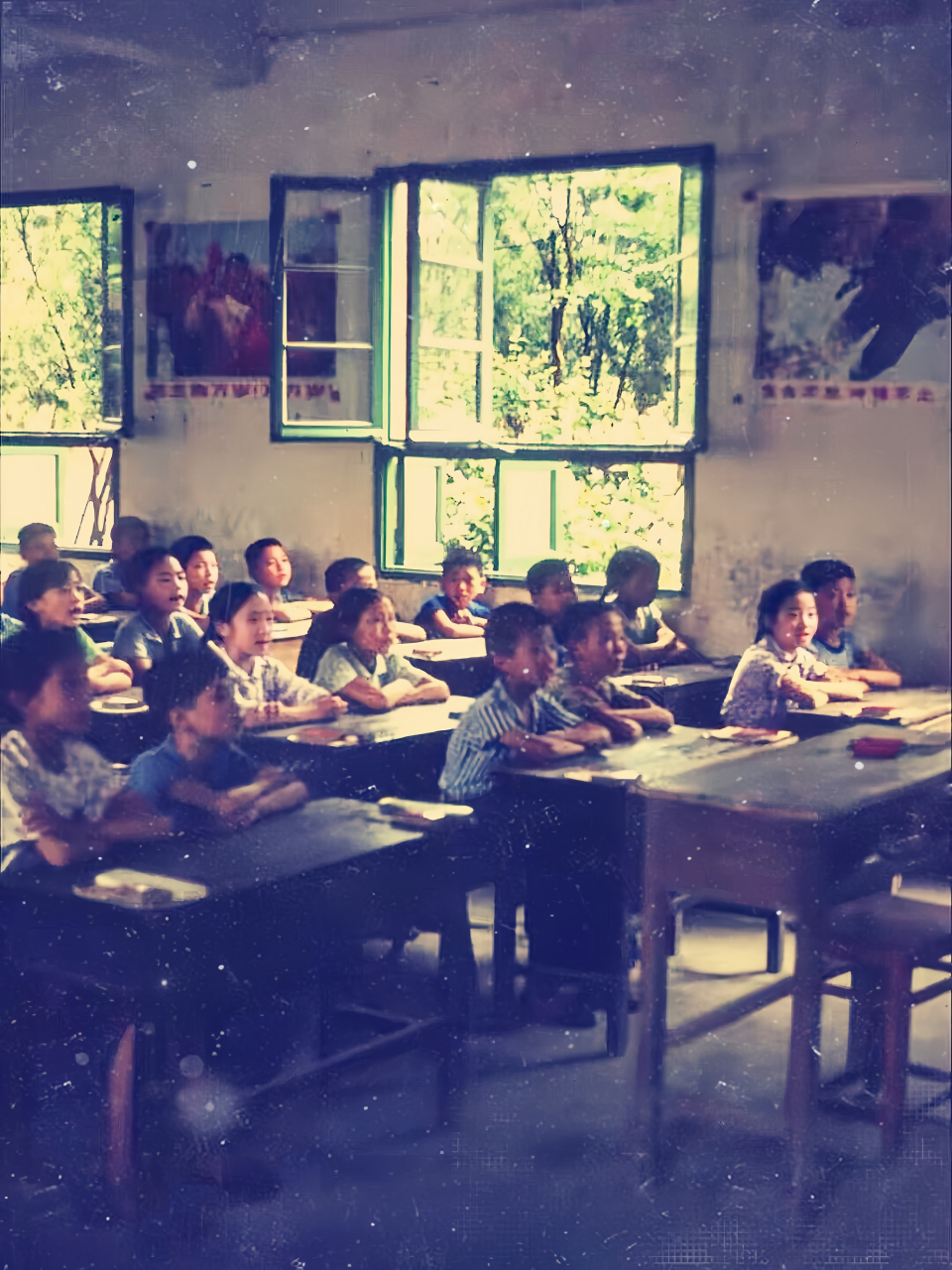 70年代,在教室里认真读书的小学生!