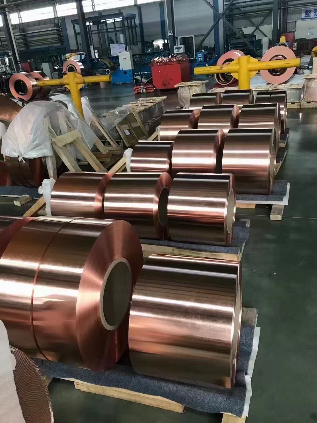 以下是对紫铜板的详细介绍: 成分与纯度: 紫铜板主要由铜制成,其纯度