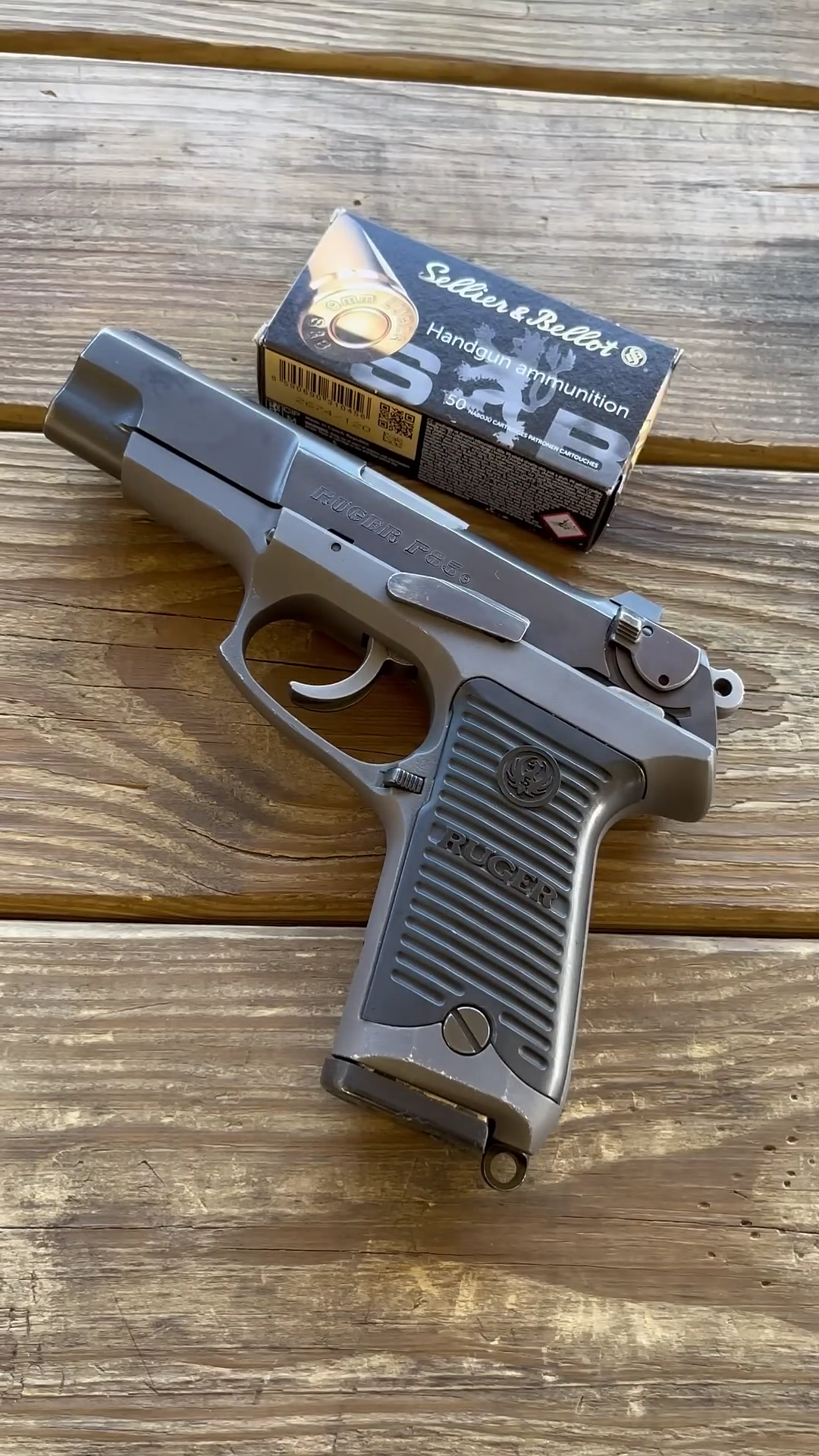 鲁格p85是美国斯特姆鲁格公司于1987年推出的全尺寸9毫米半自动手枪