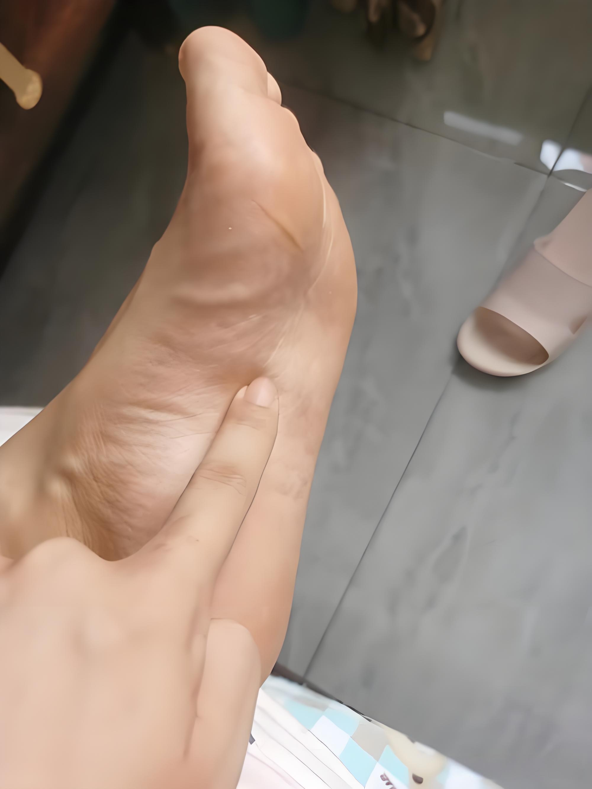 为什么脚底板会痛