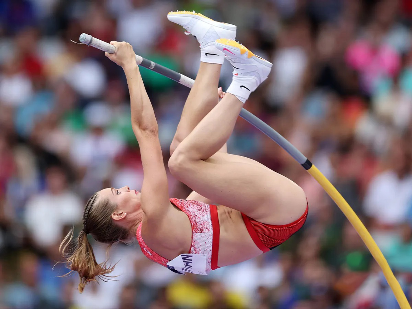 最美撑杆跳运动员……  加拿大撑杆跳高运动员艾丽西亚·纽曼在巴黎