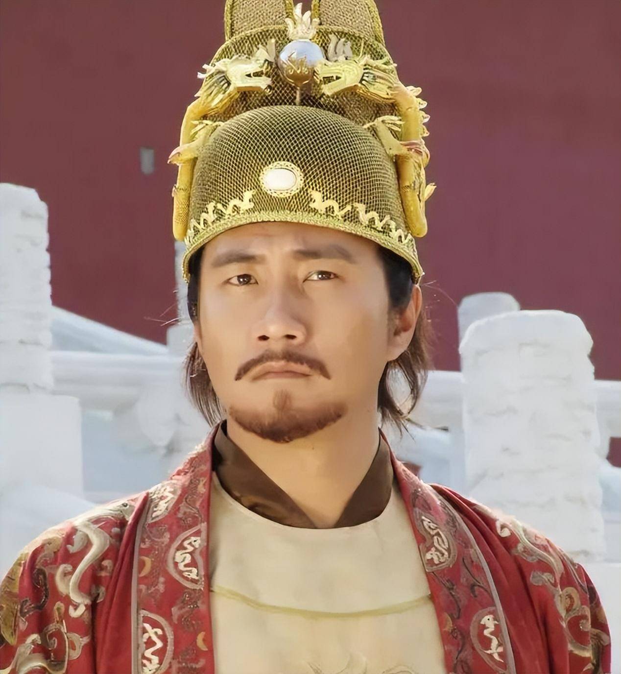 朱允炆慌忙捧来药碗,却被父亲推开