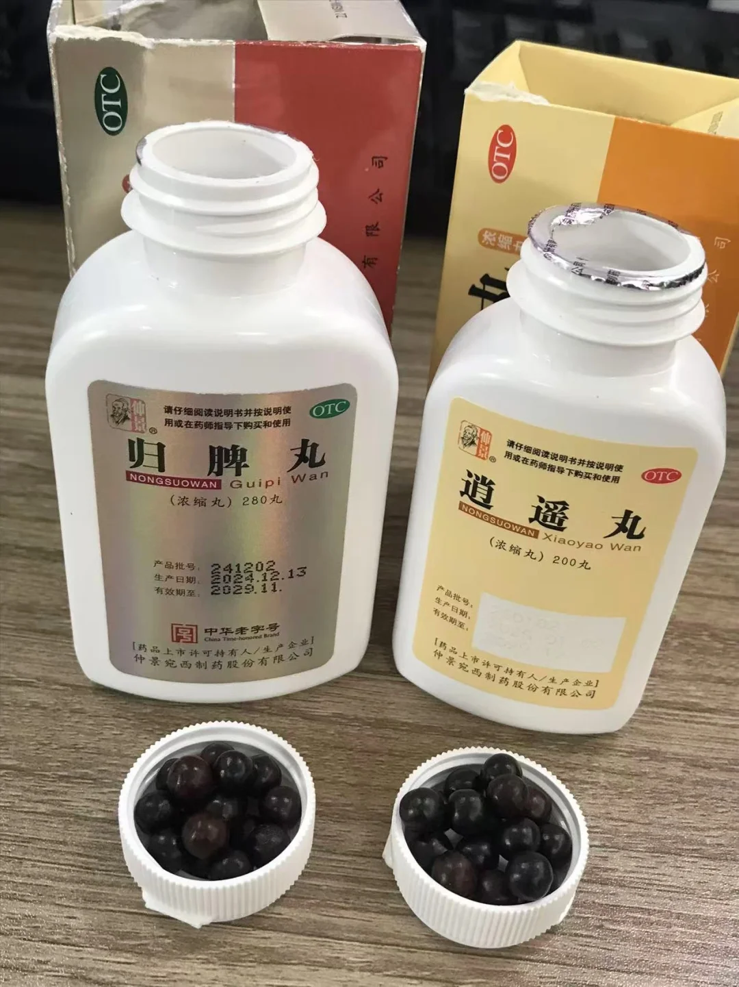 舌苔厚白有齿痕,可能是湿气重.可吃参苓白术散,人参健脾丸